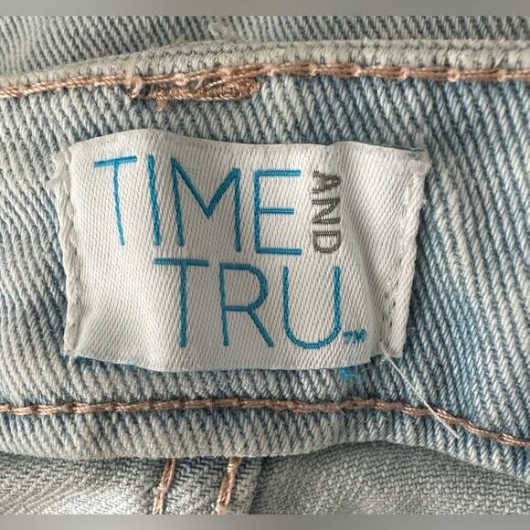 NWOT Light Blue Distressed Women's Jeans w/ Raw Hem - Picture 11 of 13